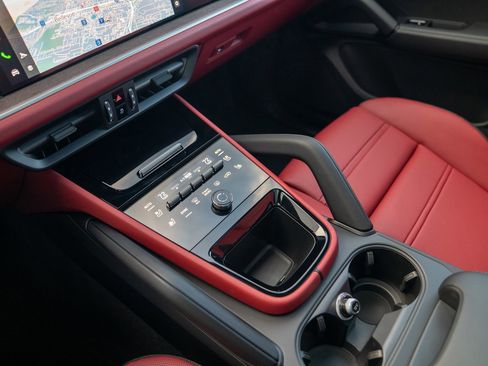 New 2026 Porsche Cayenne S image 21