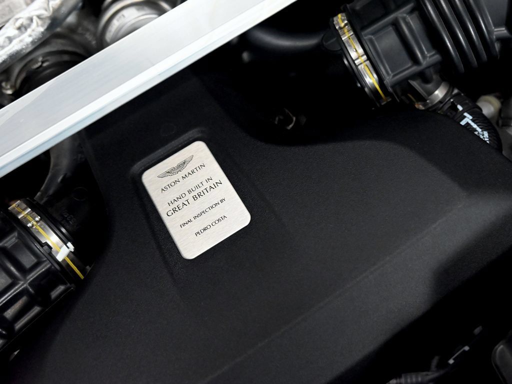 Used 2022 Aston Martin V8 Vantage Coupe RWD image 29
