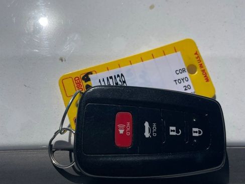 Used 2020 Toyota Corolla LE w/ LE Convenience Package image 12