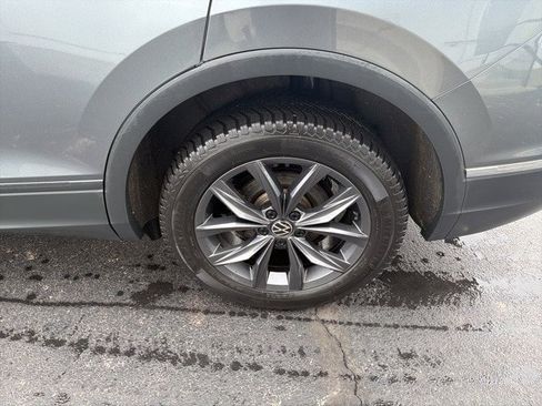 Used 2022 Volkswagen Tiguan SE image 17