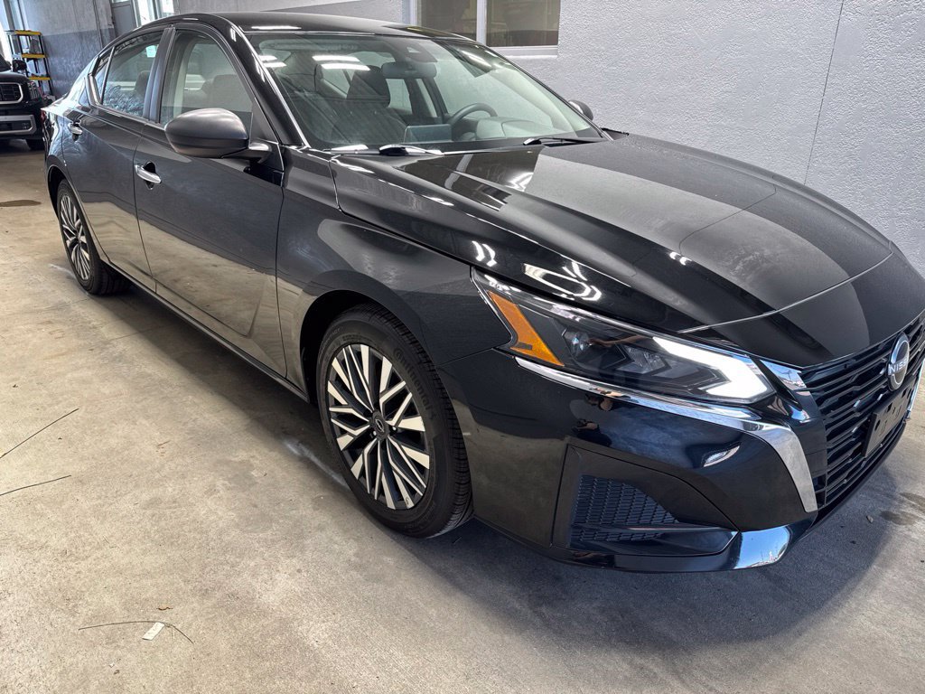 Used 2024 Nissan Altima 2.5 SV FWD image 4