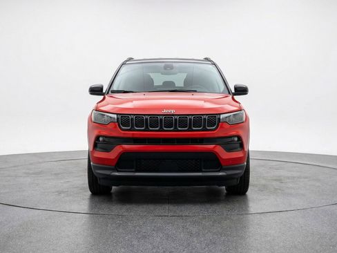Used 2025 Jeep Compass Limited AWD/4WD image 2