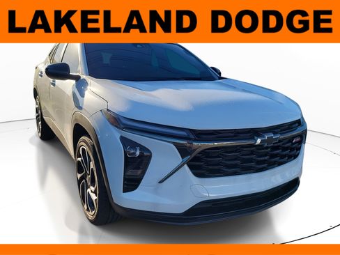 Used 2025 Chevrolet Trax RS w/ Sunroof Package image 1