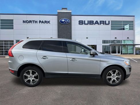 Used 2013 Volvo XC60 T6 AWD/4WD image 2