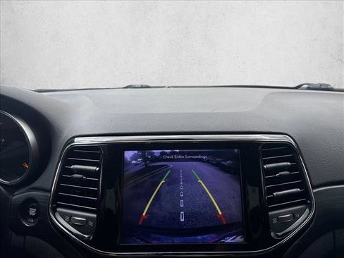 Used 2020 Jeep Grand Cherokee Altitude RWD image 14