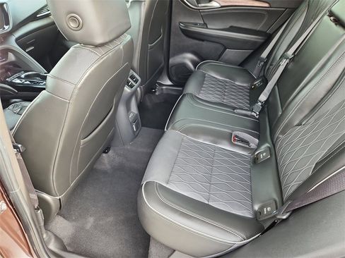 Used 2022 Buick Envision Avenir w/ Technology Package II image 9