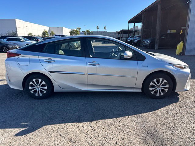 Used 2022 Toyota Prius Prime XLE FWD image 4