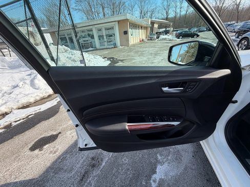 Used 2015 Acura TLX image 9