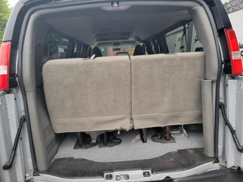 Used 2017 Chevrolet Express 3500 LT w/ LT Preferred Equipment Group RWD image 12
