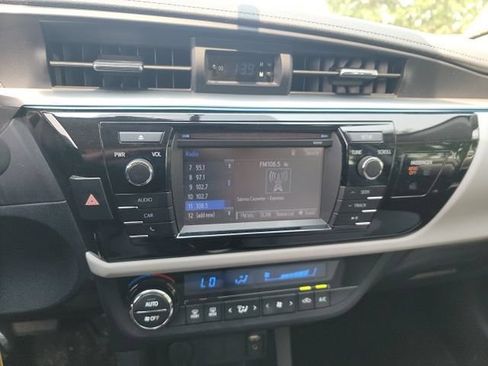 Used 2015 Toyota Corolla LE FWD image 11