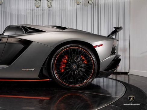 Used 2019 Lamborghini Aventador S AWD/4WD image 16