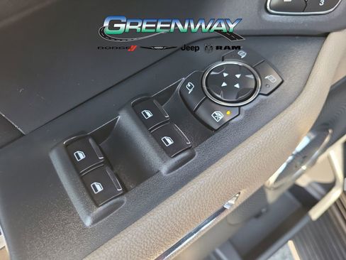 Used 2022 Ford Expedition Max Limited image 16