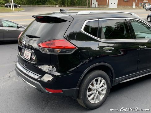 Used 2017 Nissan Rogue SV w/ SV Premium Package AWD/4WD image 27