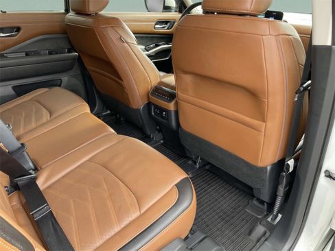 Used 2024 Nissan Pathfinder Platinum w/ Cargo Package image 19