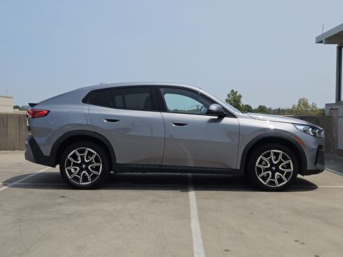 Used 2025 BMW X2 xDrive28i AWD/4WD image 9