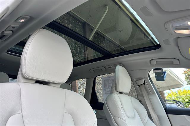 Certified 2024 Volvo XC60 T8 Plus w/ Protection Package Premier AWD/4WD image 18