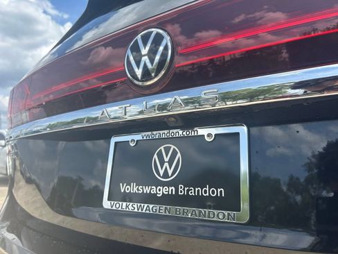 Certified 2024 Volkswagen Atlas SEL AWD/4WD image 46