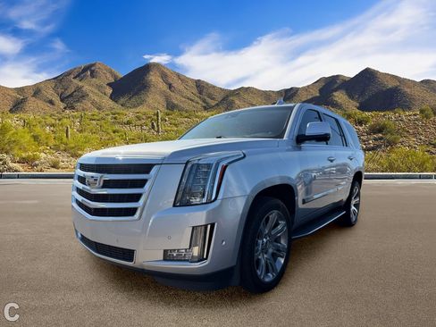 Certified 2018 Cadillac Escalade Luxury AWD/4WD image 2