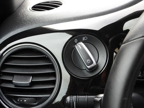 Used 2019 Volkswagen Beetle 2.0T SE FWD image 62
