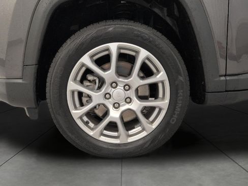 Used 2023 Jeep Compass Latitude AWD/4WD image 3