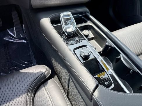 Certified 2024 Volvo XC90 B6 Ultimate w/ Lounge Package AWD/4WD image 26