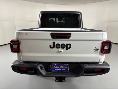 New 2026 Jeep Gladiator Willys image 9