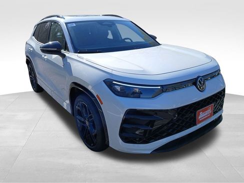 New 2026 Volkswagen Tiguan SE R-Line FWD image 7