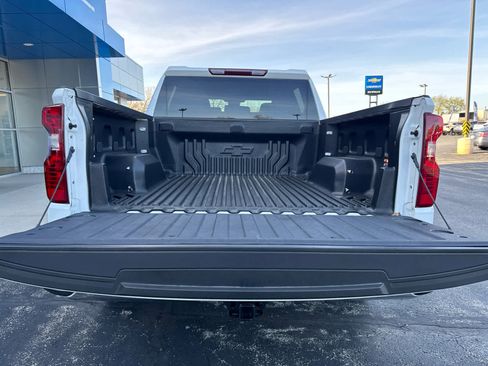 Used 2023 Chevrolet Silverado 1500 LT AWD/4WD image 9