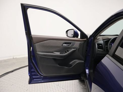 Used 2023 Nissan Rogue SV FWD image 16