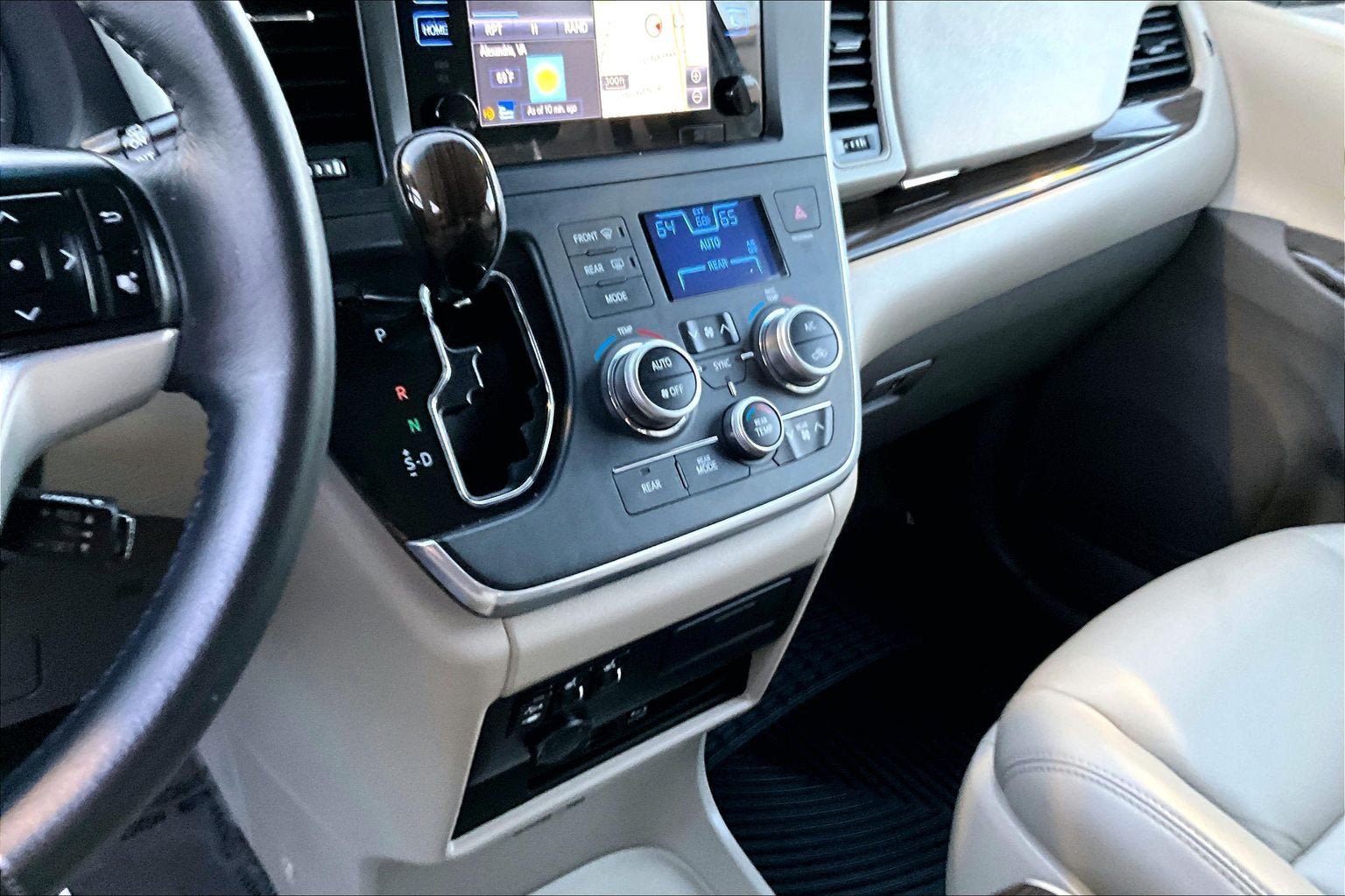 Used 2016 Toyota Sienna XLE Premium FWD image 16