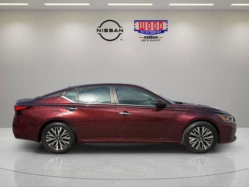 Used 2024 Nissan Altima 2.5 SV w/ SV Premium Package image 2