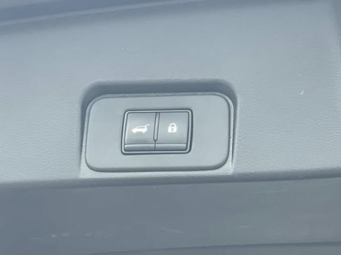 Used 2025 Nissan Rogue SV AWD/4WD image 9