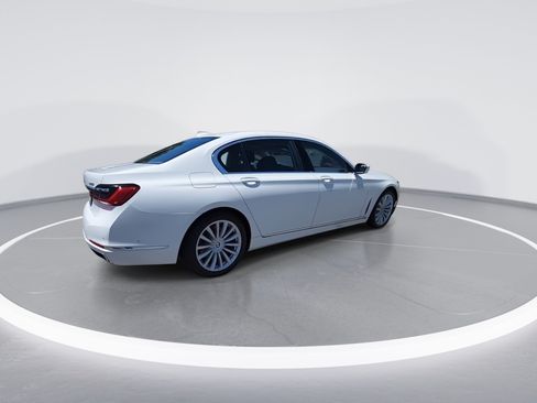 Used 2022 BMW 740i w/ Premium Package RWD image 8