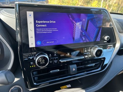 Used 2024 Toyota Highlander Limited image 28