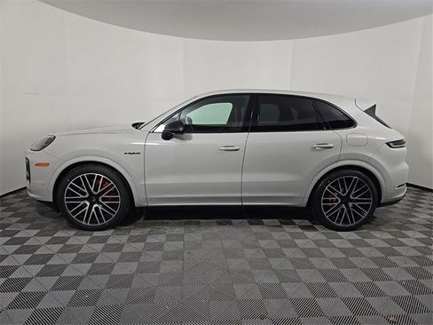 New 2026 Porsche Cayenne Turbo image 2