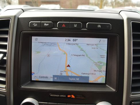 Used 2021 Ford Expedition XLT image 28