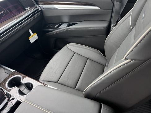 New 2026 Cadillac Escalade ESV Luxury w/ Touring Package AWD/4WD image 16