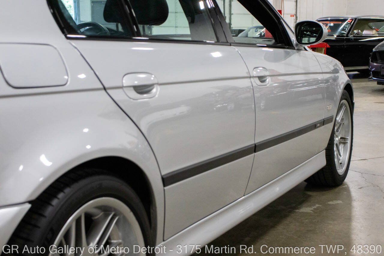 Used 2003 BMW M5 RWD image 23