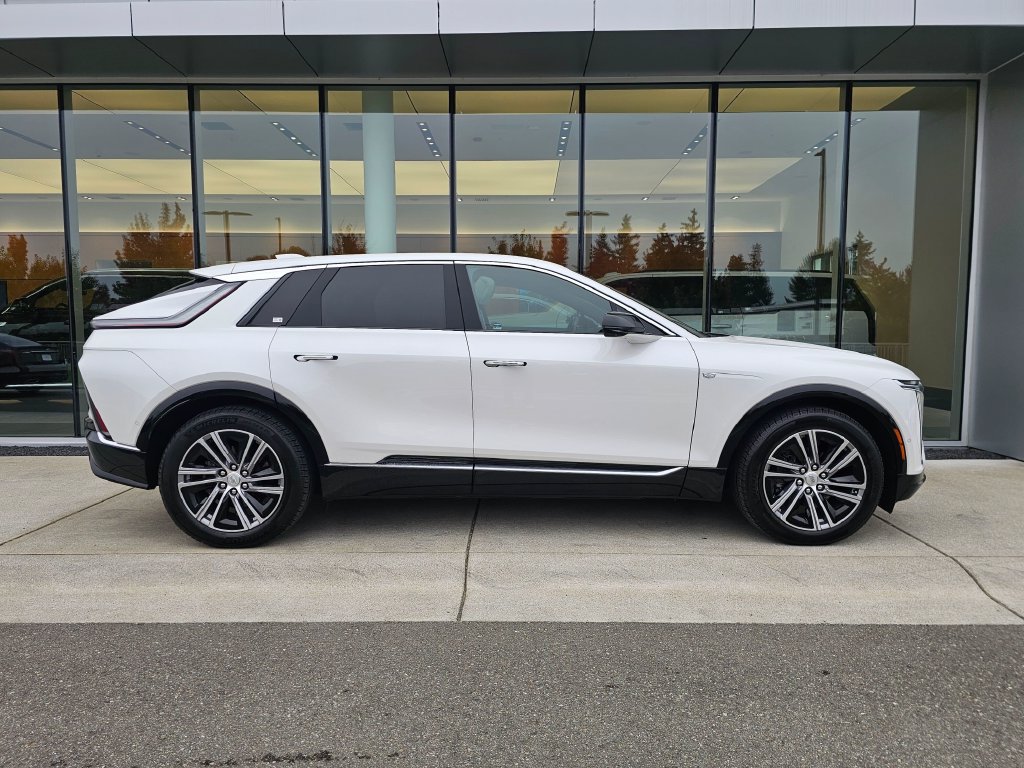 Certified 2024 Cadillac Lyriq Luxury AWD/4WD image 6