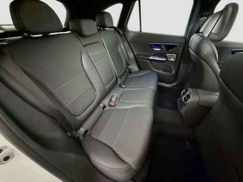 Used 2024 Mercedes-Benz GLC 300 4MATIC w/ Advanced USB Package image 28