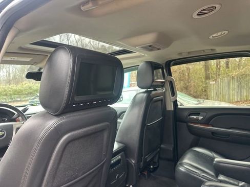 Used 2014 Chevrolet Suburban LTZ image 18