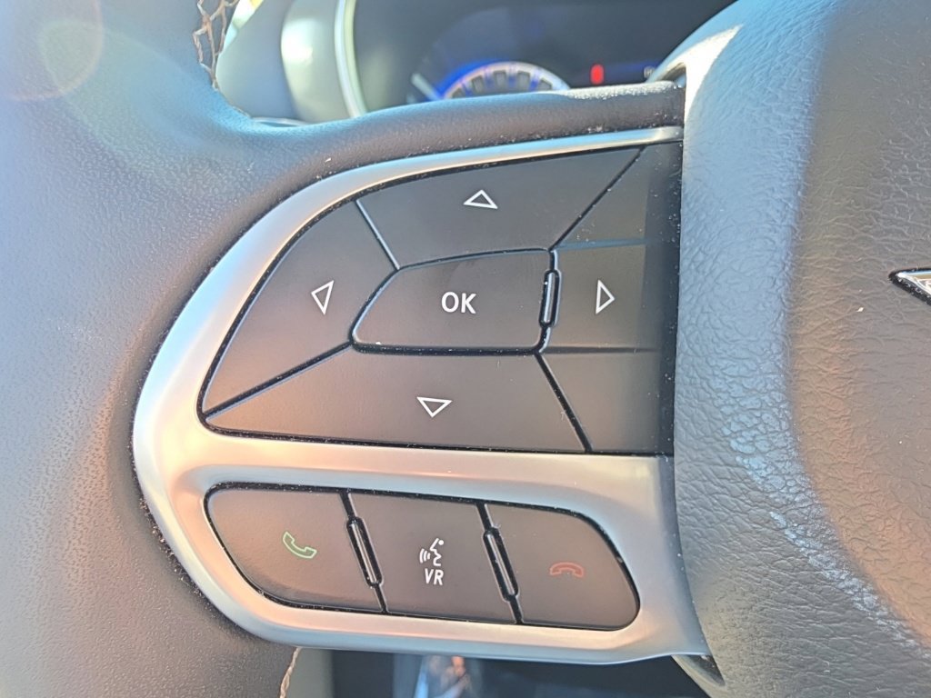 Used 2023 Chrysler Pacifica Touring-L FWD image 14
