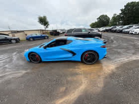 Used 2021 Chevrolet Corvette Stingray Premium Cpe w/ Z51 Performance Package RWD image 4