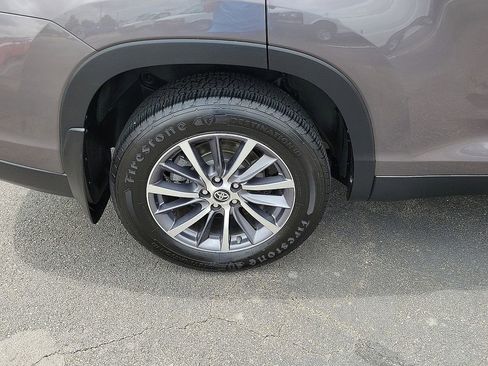 Used 2019 Toyota Highlander XLE FWD image 7