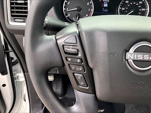 Used 2024 Nissan Frontier SV RWD image 12