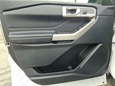 Used 2022 Ford Explorer Limited w/ Equipment Group 301A image 13
