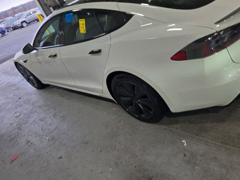 Used 2021 Tesla Model S Plaid image 4