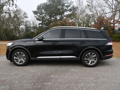 Used 2021 Lincoln Aviator Standard image 2