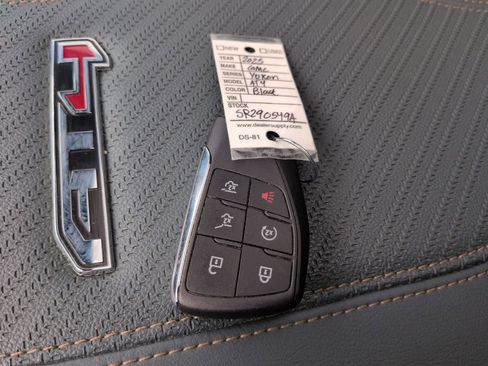 Used 2025 GMC Yukon AT4 w/ AT4 Premium Plus Package AWD/4WD image 34