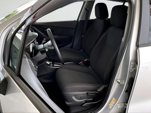 Used 2020 Chevrolet Trax LS w/ Tint and Cruise Package AWD/4WD image 18